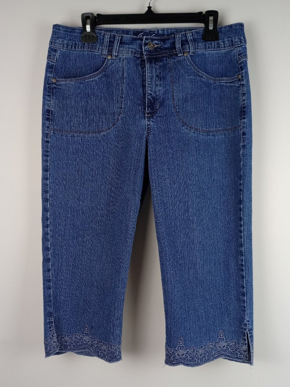 Gloria Vanderbelt Womens 10 Blue Denim 4 Pocket Floral Embroidery Cuffs Capris